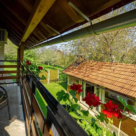 Haus In Sleme Skradsko Mit Whirlpool Und Parkplatz By Interhome Case de vacanță